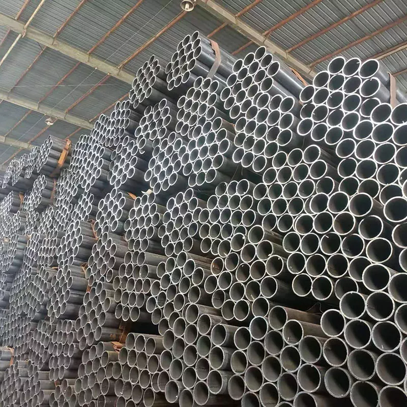 Tube circulaire noir à fente droite