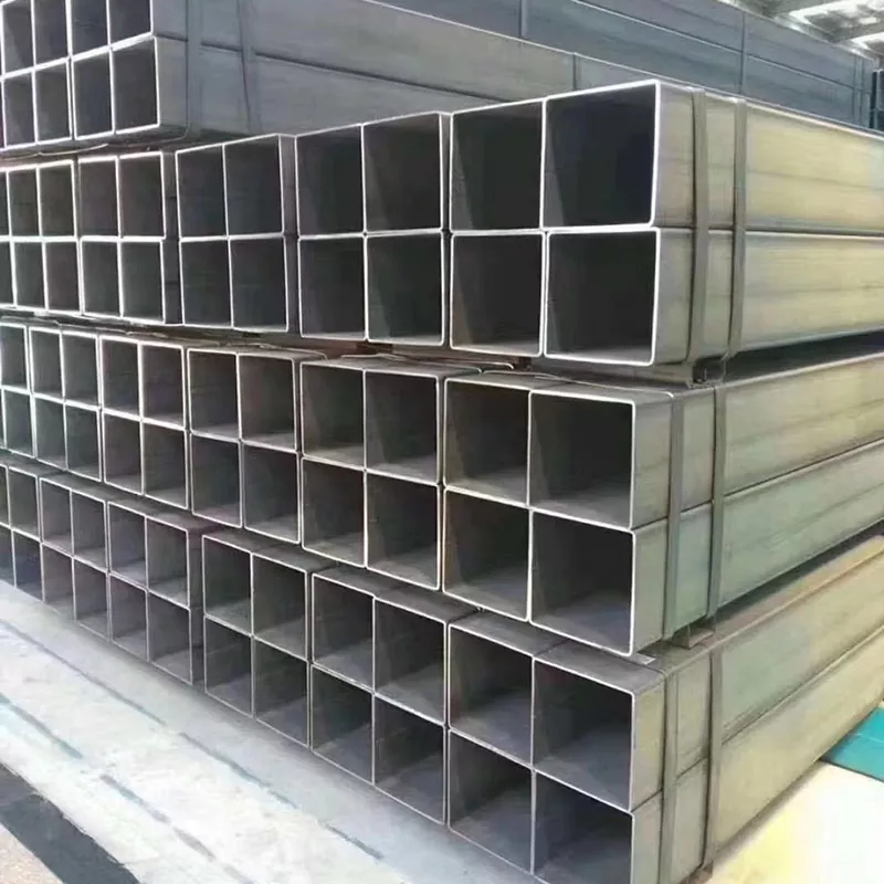 Tube rectangulaire noir à fente droite