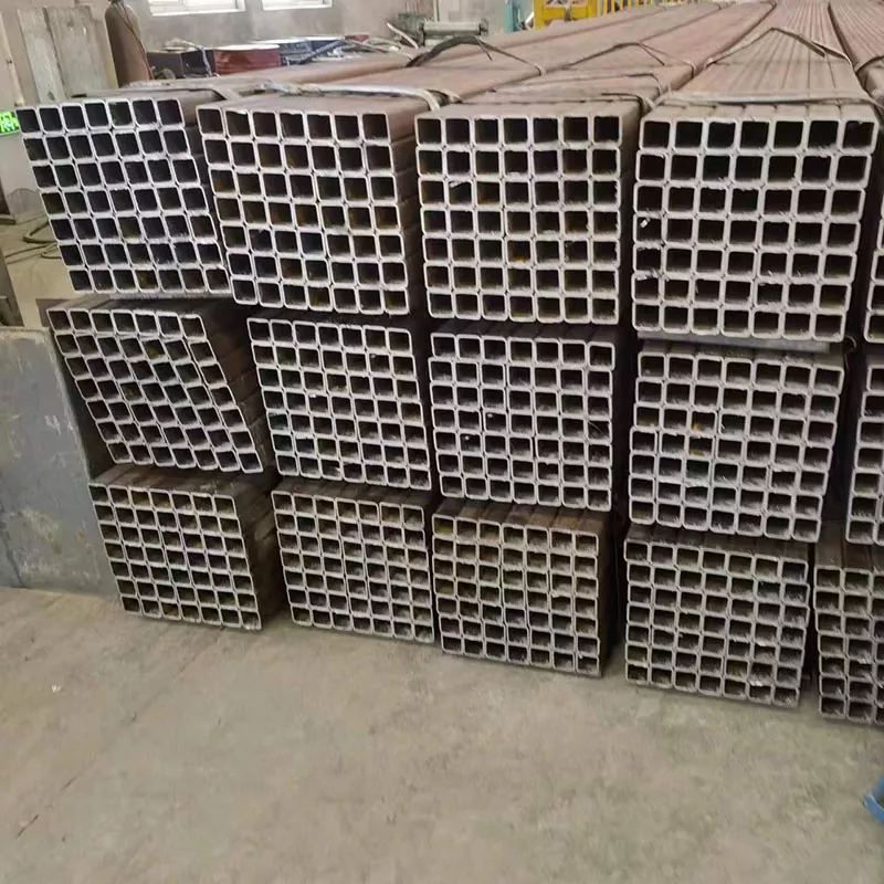 Tube rectangulaire noir épais