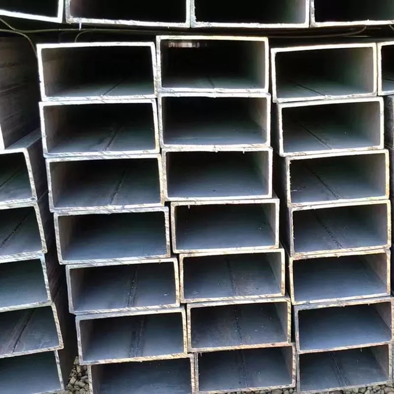 Tube rectangulaire noir à paroi mince